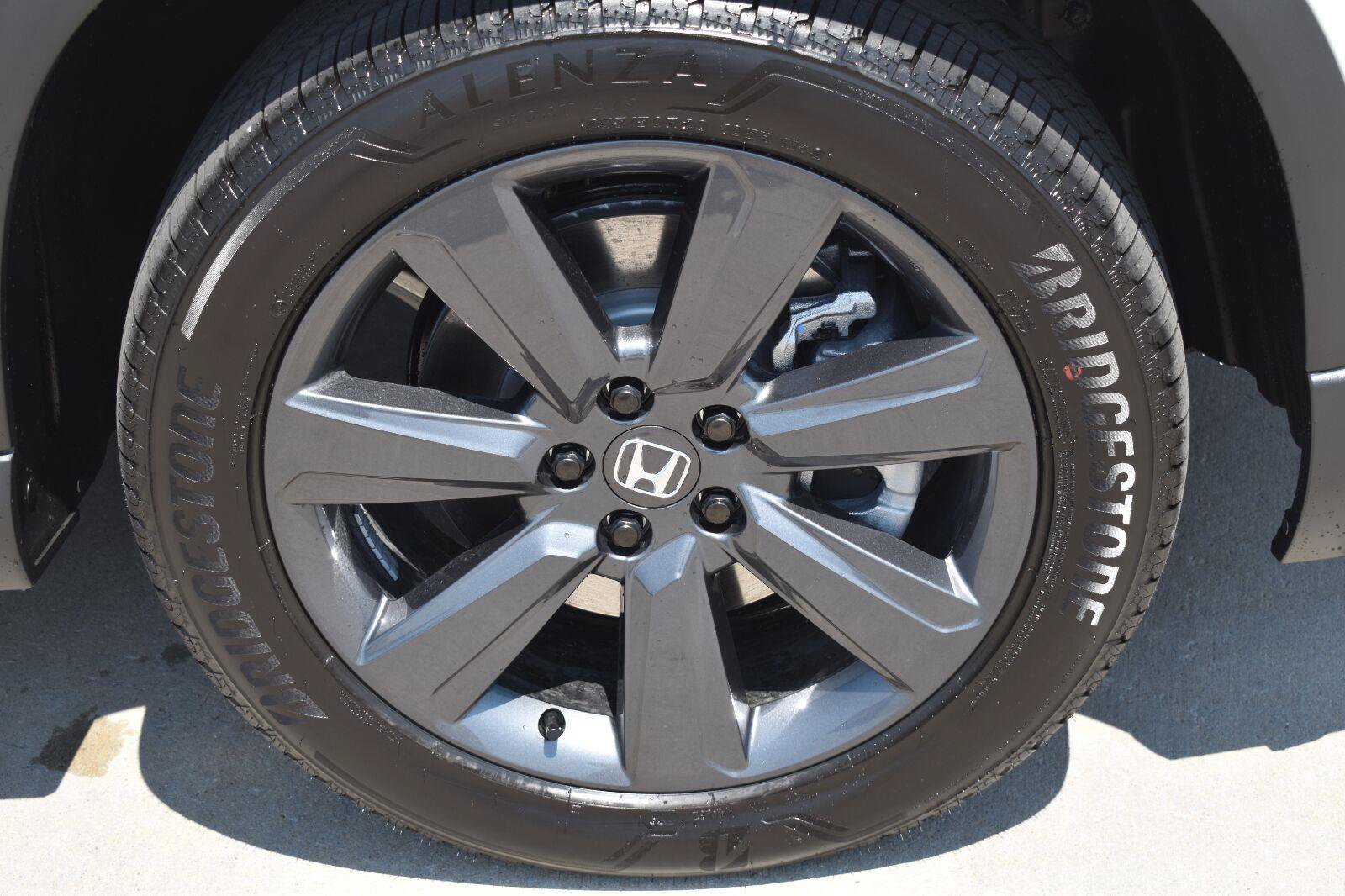 New 2026 Honda Pilot Sport image 10