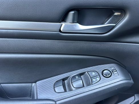 Used 2022 Nissan Altima 2.5 SV FWD image 12