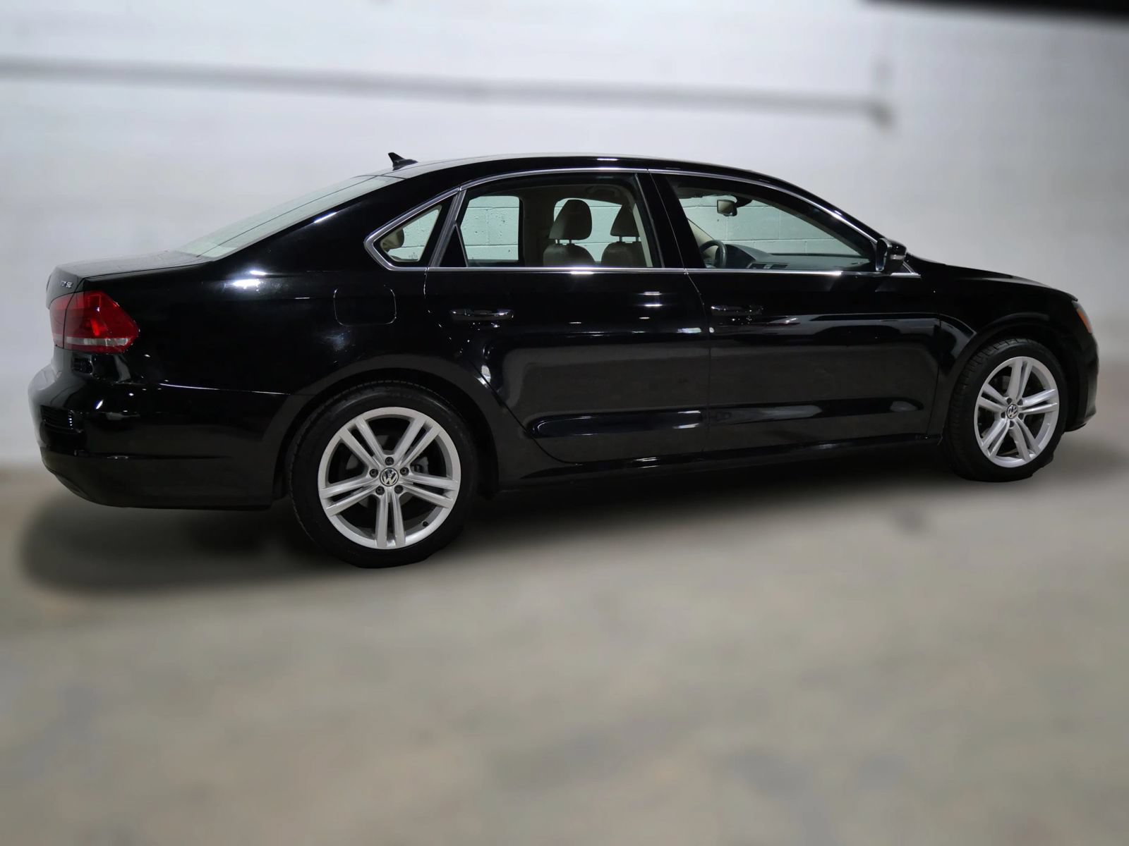 Used 2014 Volkswagen Passat TDI SE FWD image 6