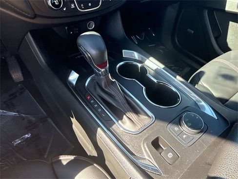 Used 2024 Chevrolet Traverse RS image 19