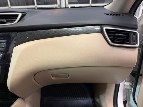 Used 2016 Nissan Rogue SL w/ SL Premium Package image 23