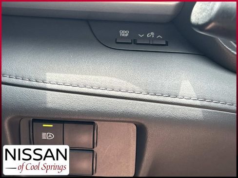 Used 2021 Toyota Highlander XLE FWD image 31