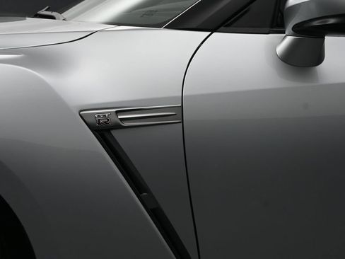 Used 2011 Nissan GT-R Premium AWD/4WD image 23