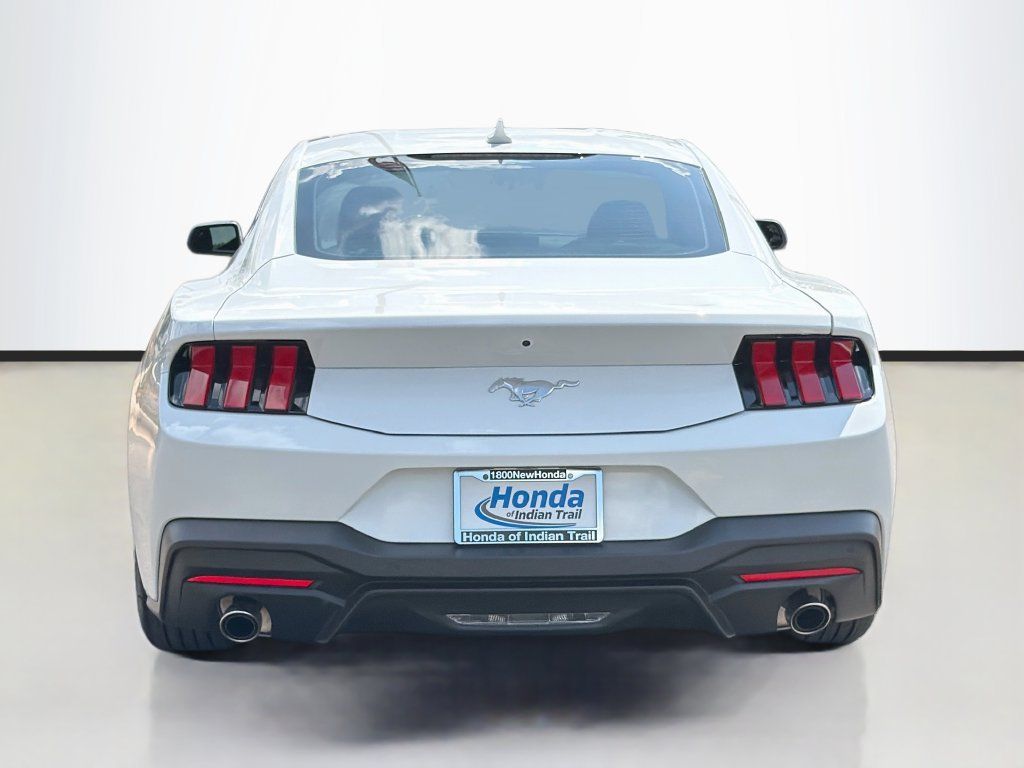 Used 2026 Ford Mustang Coupe RWD image 6