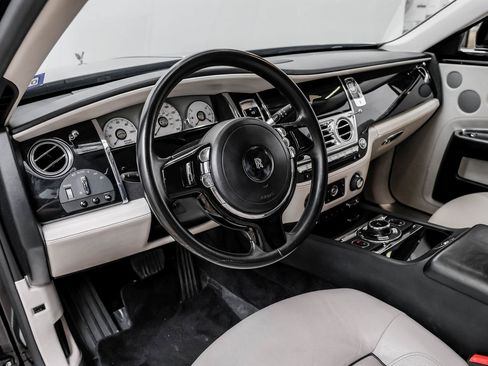 Used 2014 Rolls-Royce Ghost image 24