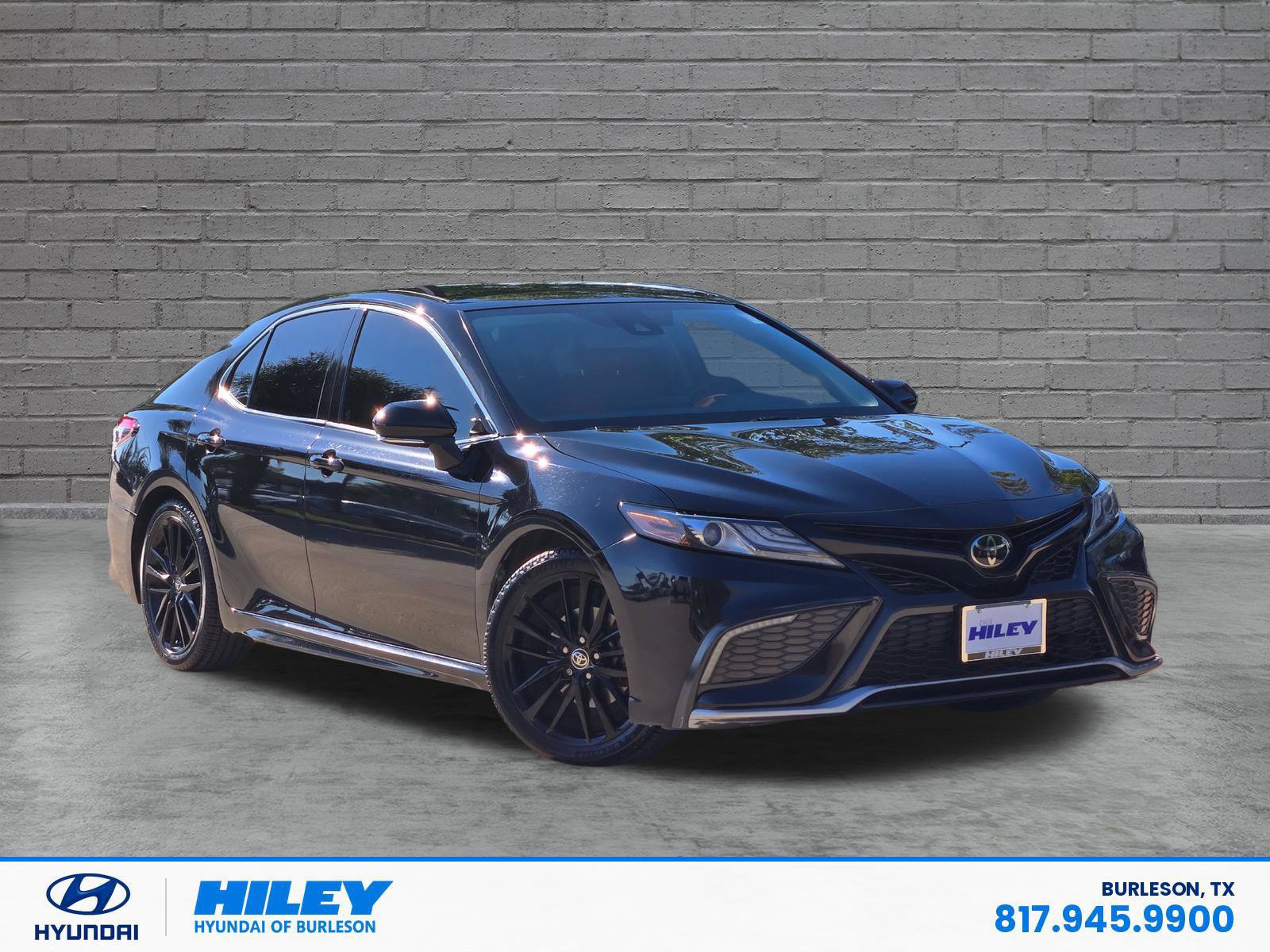 Used 2022 Toyota Camry XSE FWD image 2