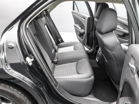 Used 2022 Chrysler 300 Touring w/ Sport Appearance Package image 32