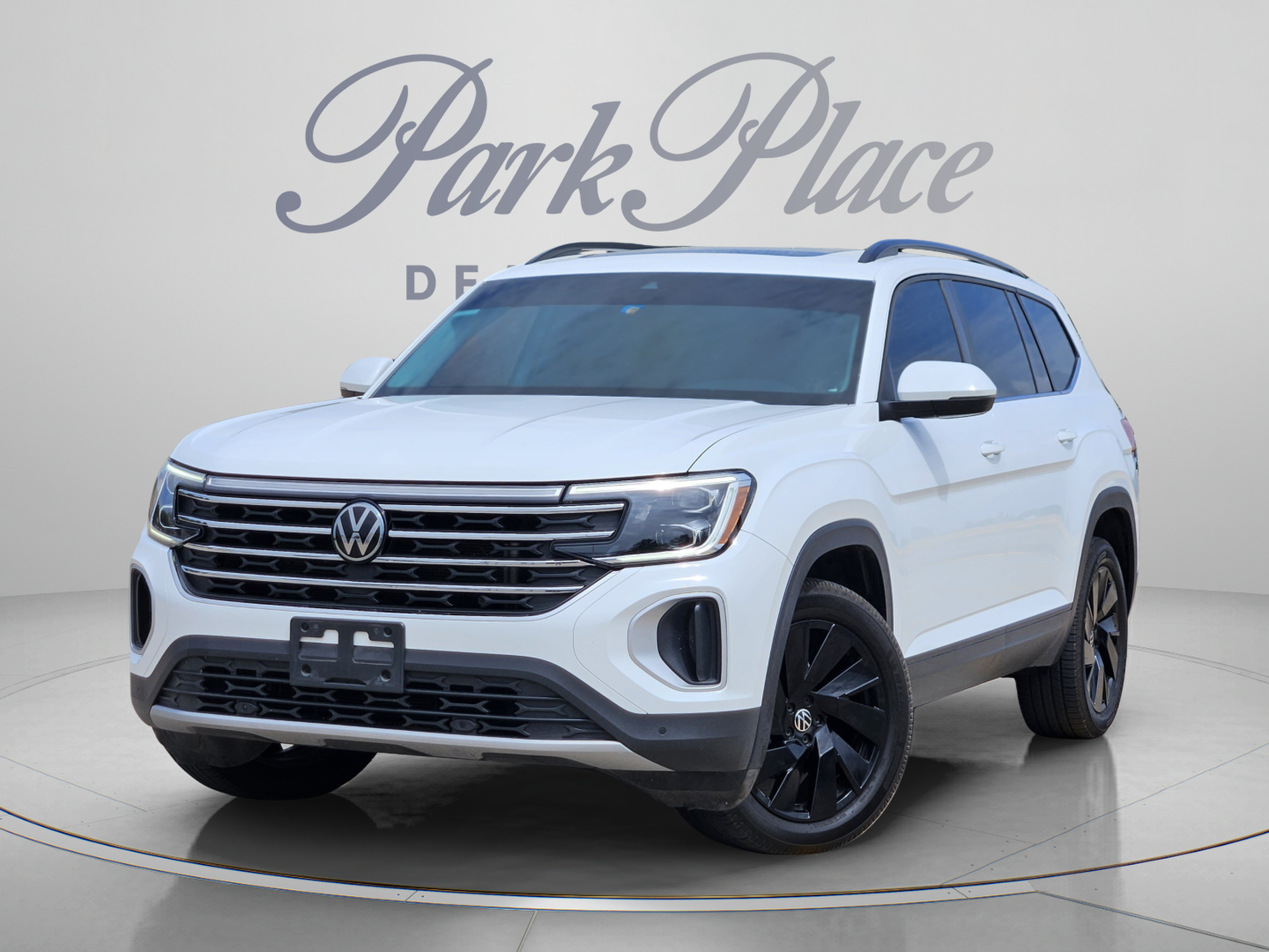 Used 2024 Volkswagen Atlas SE w/ Panoramic Sunroof Package FWD image 1