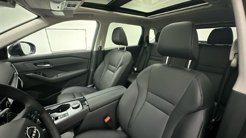 New 2026 Nissan Rogue Dark Armor AWD/4WD image 9