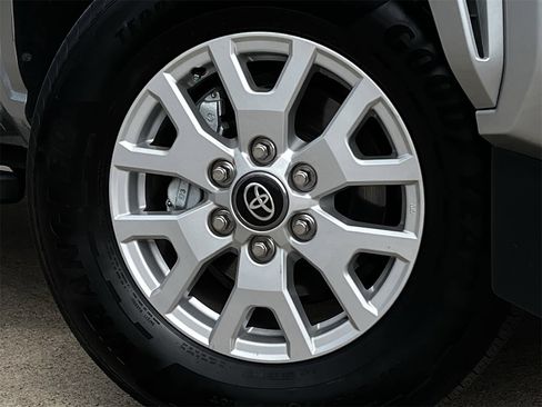 Used 2025 Toyota Tacoma SR5 image 28