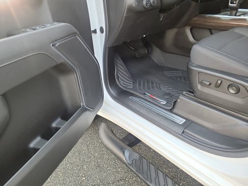 Used 2022 Chevrolet Silverado 1500 RST image 36