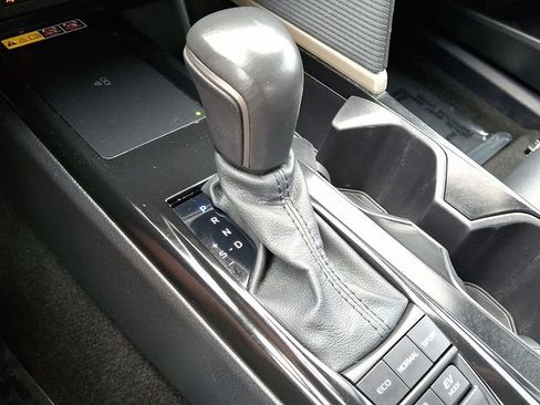 Used 2025 Toyota Camry SE FWD image 14