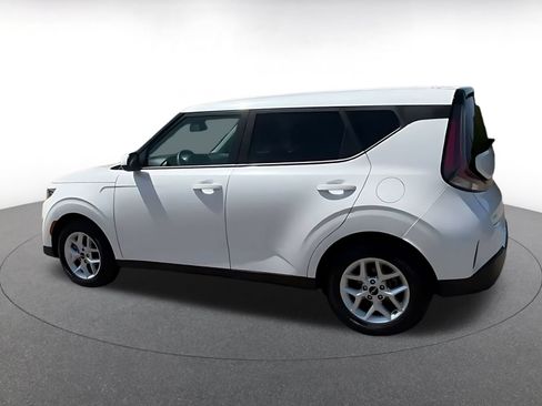 Used 2025 Kia Soul LX w/ LX Technology Package FWD image 9