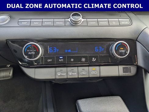Used 2024 Hyundai Elantra SEL image 15