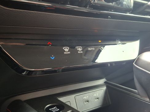 Used 2025 Nissan Kicks SR FWD image 15