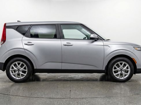 Used 2025 Kia Soul LX w/ LX Technology Package image 11