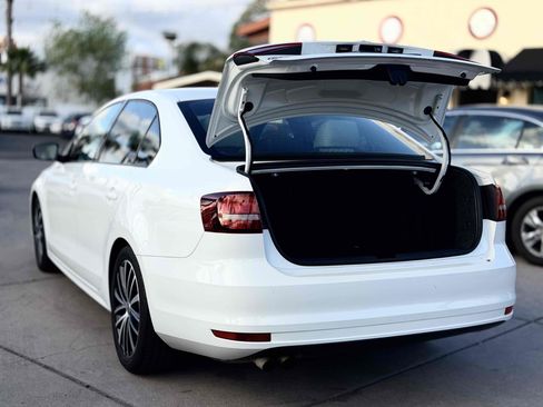 Used 2016 Volkswagen Jetta Sport image 10