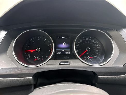 Used 2021 Volkswagen Tiguan SE w/ Panoramic Sunroof Package FWD image 16