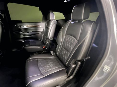 Used 2023 Buick Enclave Avenir image 20