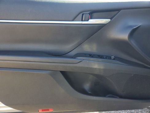 Used 2023 Toyota Camry SE image 8