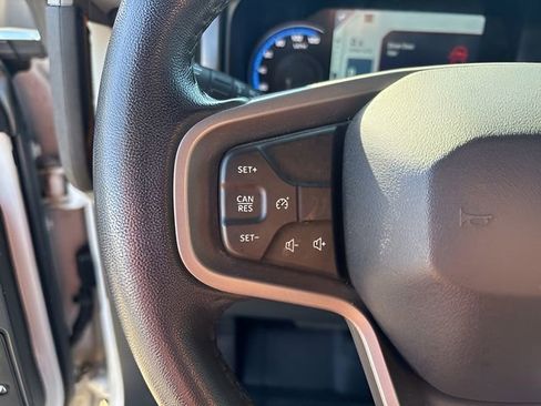 Used 2023 Ford Bronco Badlands image 14