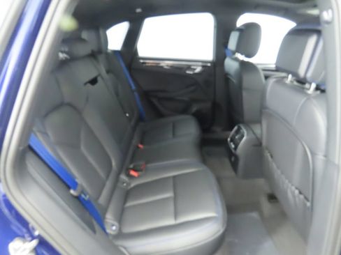 Used 2025 Porsche Macan AWD/4WD image 25