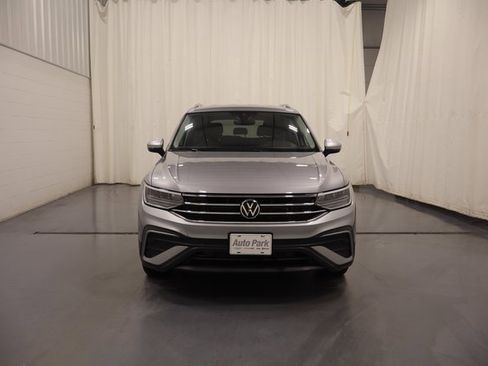 Used 2024 Volkswagen Tiguan SE image 3