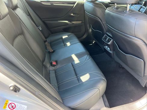 Used 2019 Lexus ES 350 Luxury w/ Accessory Package image 16