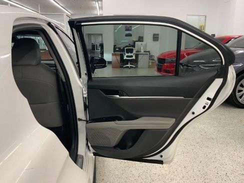 Used 2018 Toyota Camry SE FWD image 29
