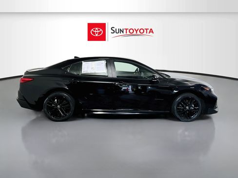 Used 2025 Toyota Camry SE FWD image 2