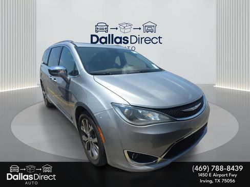 Used 2017 Chrysler Pacifica Limited FWD image 3