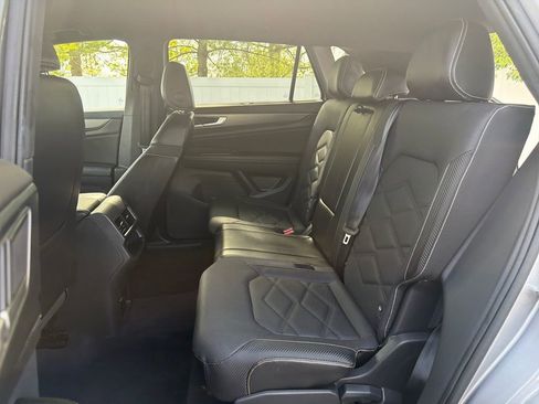 Used 2024 Volkswagen Atlas Cross Sport SE FWD image 27