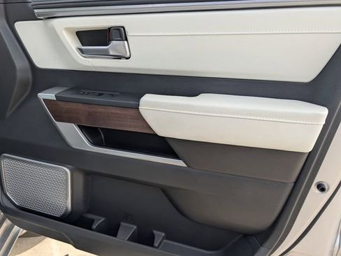 Used 2024 Toyota Sequoia Capstone AWD/4WD image 38