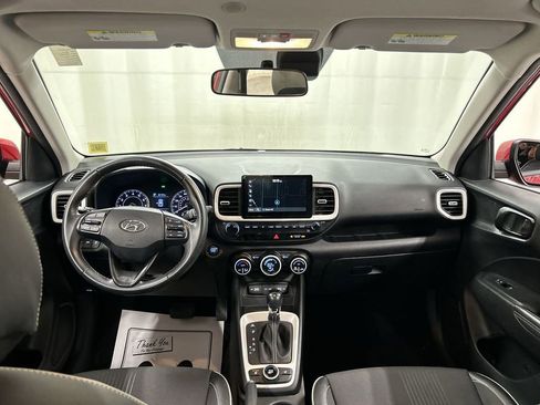 Used 2022 Hyundai Venue Limited image 19