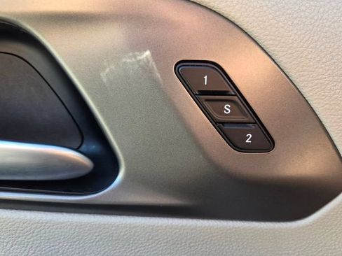 Used 2024 Chrysler Pacifica Touring-L FWD image 32