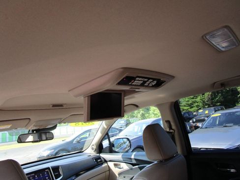 Used 2018 Honda Pilot Touring image 17