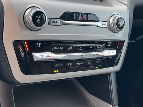 Used 2021 Ford Explorer XLT image 20