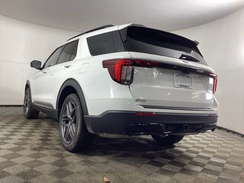 New 2026 Ford Explorer ST-Line w/ ST-Line Street Pack image 4