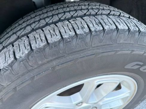 Used 2018 Jeep Grand Cherokee Laredo AWD/4WD image 6