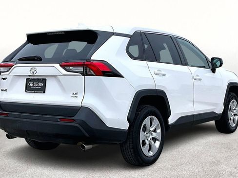 Used 2022 Toyota RAV4 LE image 2