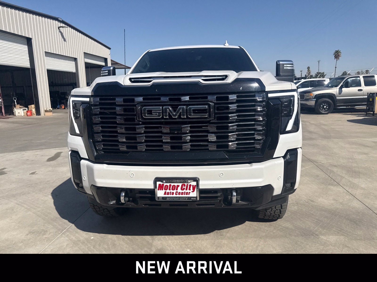 Used 2025 GMC Sierra 2500 Denali Ultimate AWD/4WD image 2