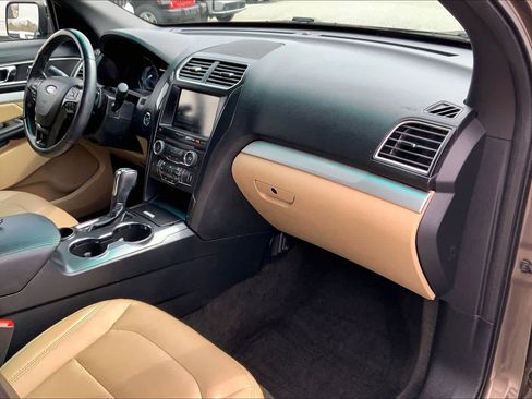 Used 2016 Ford Explorer XLT w/ Equipment Group 202A image 18