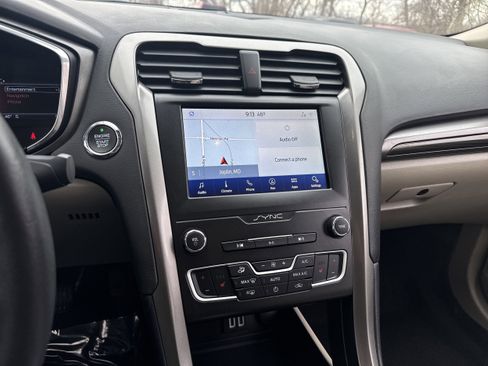 Used 2020 Ford Fusion SEL image 18