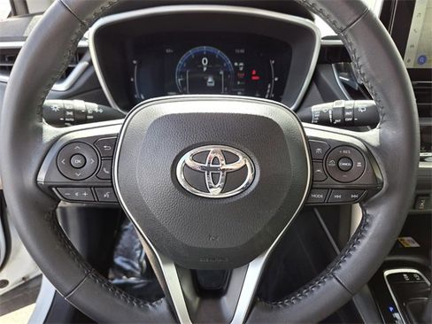 Used 2023 Toyota Corolla Cross XLE w/ Convenience Package image 18