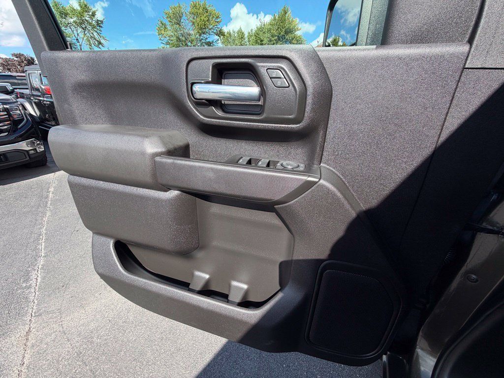 Used 2022 Chevrolet Silverado 2500 Custom w/ Custom Convenience Package AWD/4WD image 17