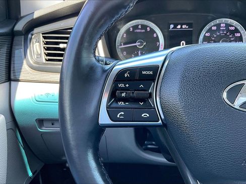 Used 2018 Hyundai Sonata Limited w/ Limited Ultimate Package 03 FWD image 19