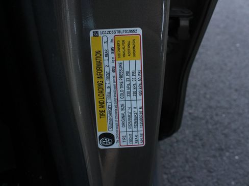 Used 2020 Chevrolet Malibu LT FWD image 34