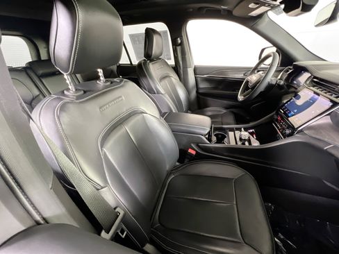 Used 2023 Jeep Grand Cherokee Overland image 28