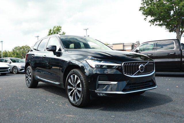Used 2023 Volvo XC60 B5 Plus FWD image 3