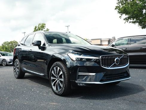 Used 2023 Volvo XC60 B5 Plus FWD image 3